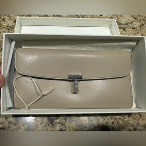 T-lock leather wallet, fawn